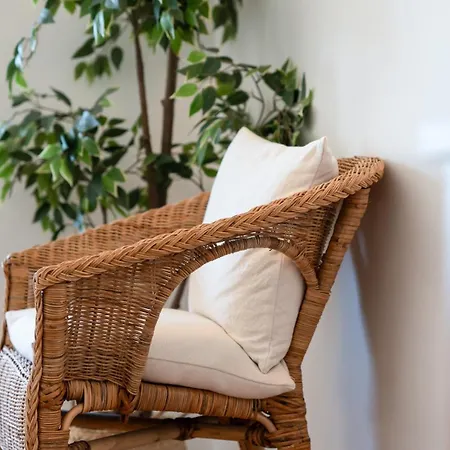 Stylish With Pool By Lovelystay Apartment
