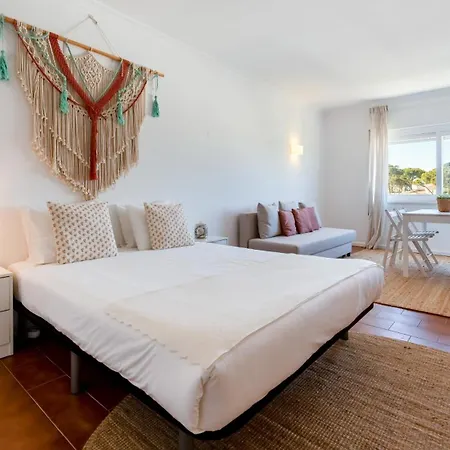Apartment Stylish With Pool By Lovelystay